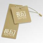 Vale-oferta de etiqueta branco da suspensão de papel de impressão do cartão feito sob encomenda do cartão para a roupa